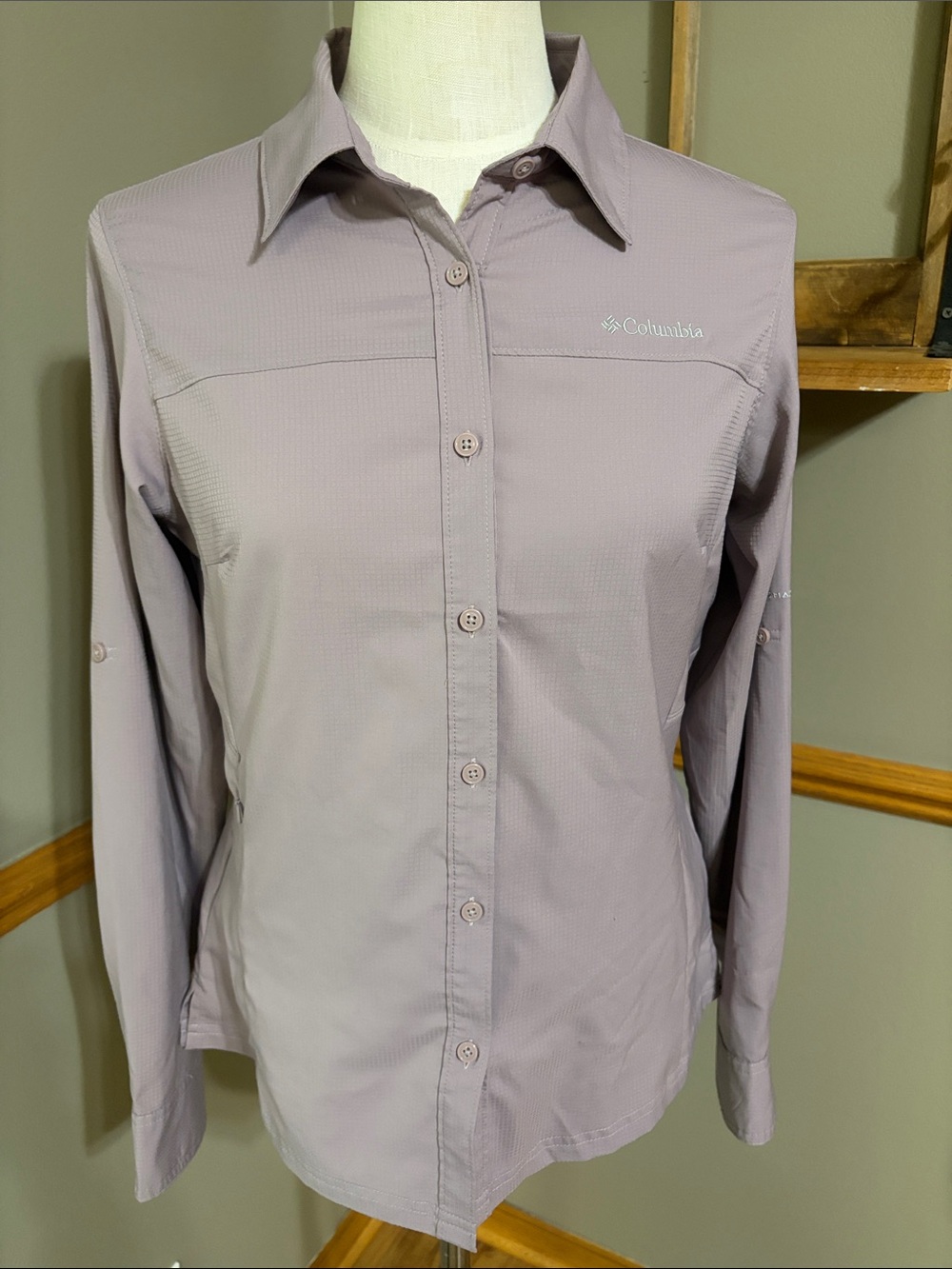 Columbia lavender Omni shade button up long sleeve shirt size small